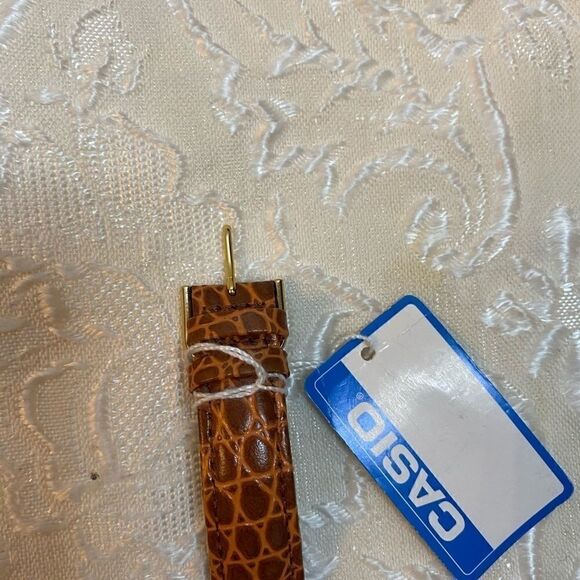 Casio women’s Gold leather Fashion Quartz - Picture 7 of 7